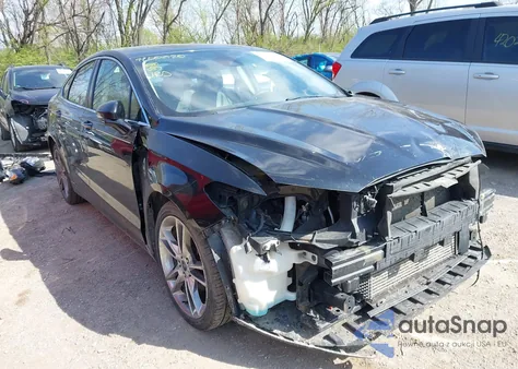 2014 Ford Fusion Titanium z USA, uszkodzony, nr VIN 3FA6P0D90ER341653